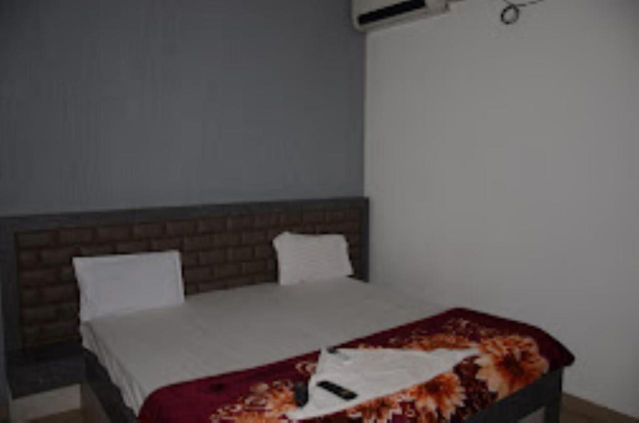 Hotel Rajawat , Madhya Pradesh Vidisha Eksteriør billede